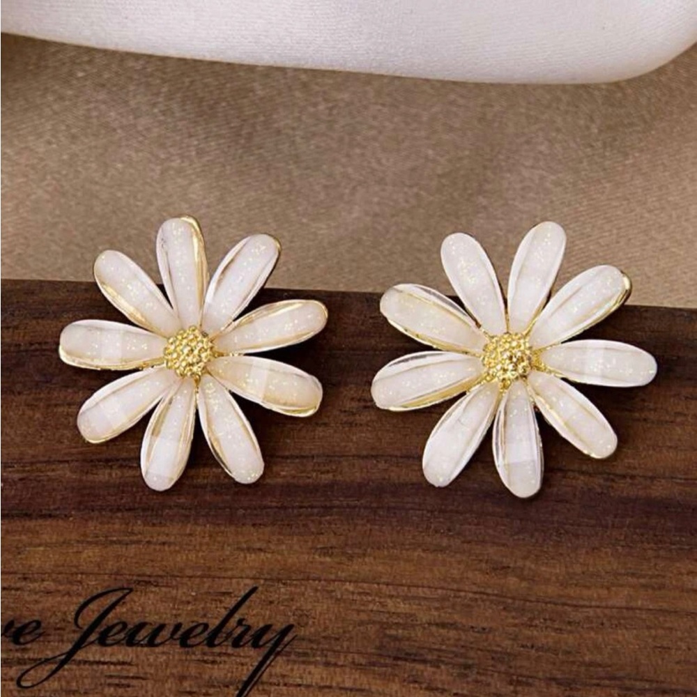Flower Daisy Stud Earrings White Studs Jewelry Gift New